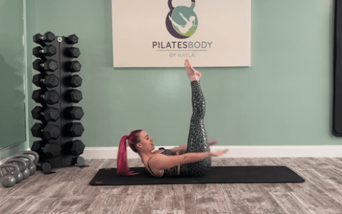 how-to-do-beginners-pilates-hundred-exercise-free-workout-on-youtube-by-pilatesbody-by-kayla