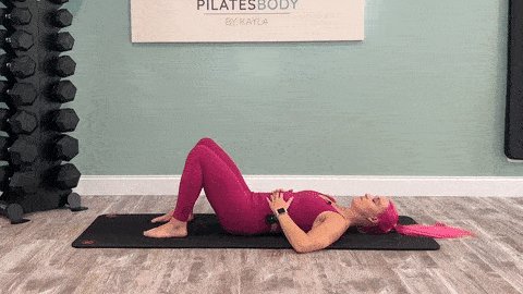 10 Stretches For Breastfeeding To Ease Back & Neck Pain (With Video)