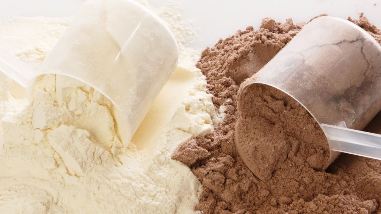 Vanilla and chocolate protein powder scoops.