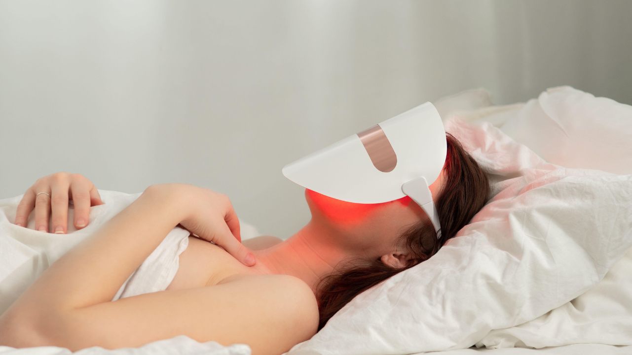 Red Light Therapy Benefits and Devices for Home Use cover.