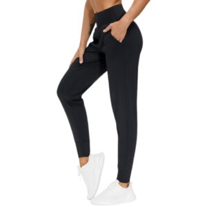 Pilatesbody by Kayla shares tips on how to start running and suggests running gear like these black joggers.